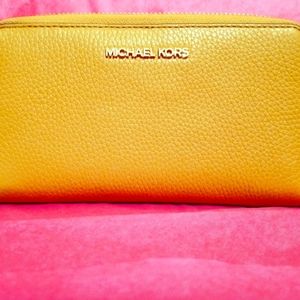Micahel Kors Phone Wallet